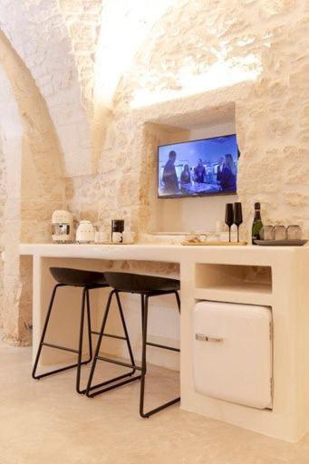 Alesia Luxury Cave Bed & Breakfast Ostuni Bagian luar foto